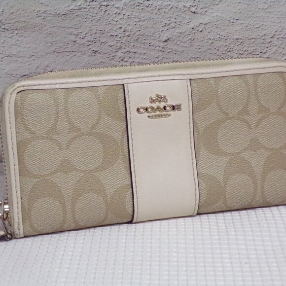 Coach Wallet Beige & Pink Excellent Condition - Picture 1 of 3